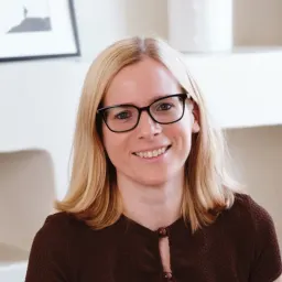 dr. Szabó Judit Anna, az e-ingatlanügyvédek.hu alapítója