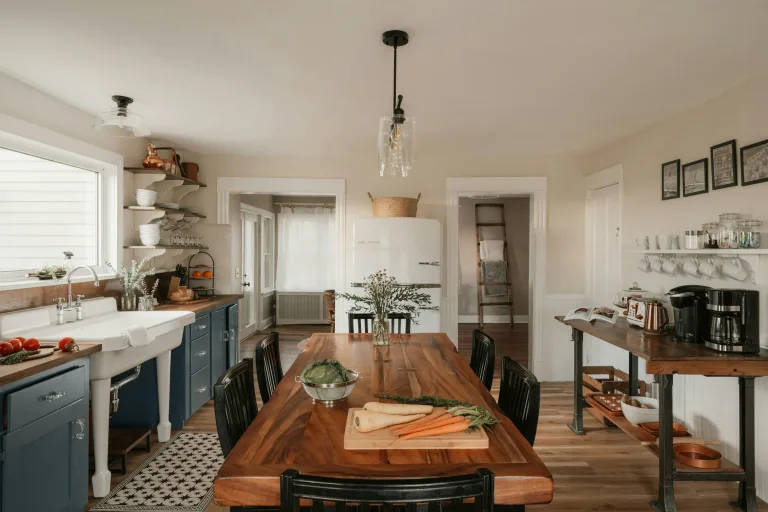 Eladósorba került ház konyhája