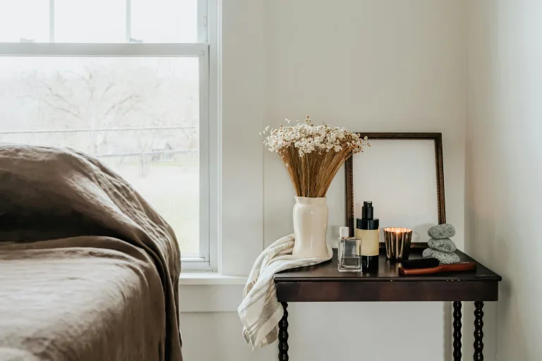 Eladósorba került osztatlan közös ház hálószobája