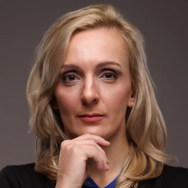 Burus Henrietta Virág