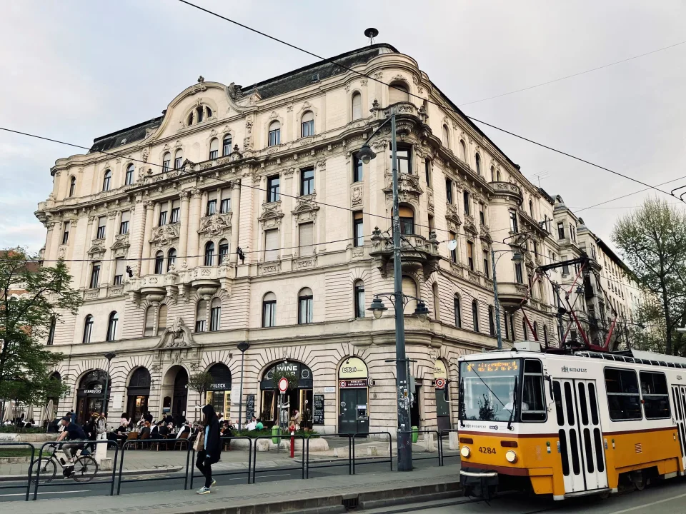 Terhelt ingatlan eladás előtt érdemes ingatlan ügyvéd segítségét kérni