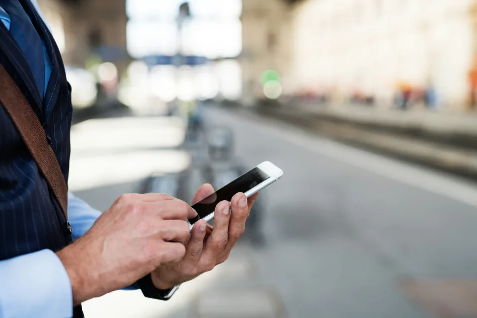 mobilon hív az ember