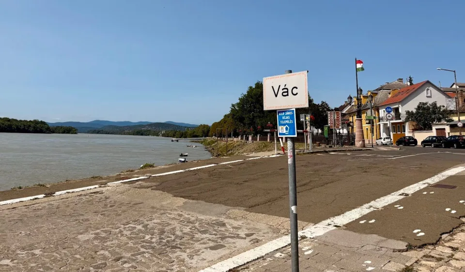 váci kompkikötő és a Duna