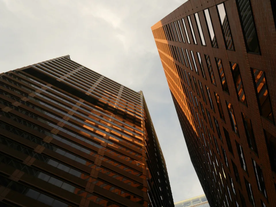 újépítésű épület