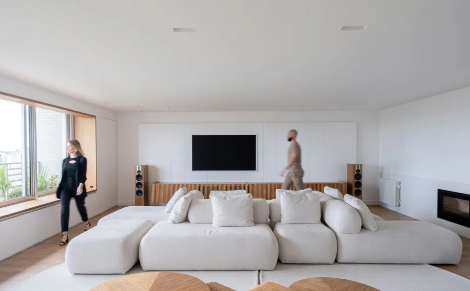 Lakást néz egy pár